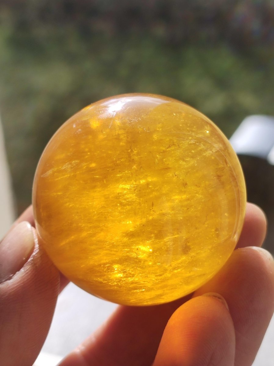 Mica Fluorit Gelb AAA Edelstein Kugel Deko Sphere Massage Kristall Sammler Meditation Heilstein Frau Mann Geschenk Er Sie Haus Wohn Energie - Art of Nature Berlin