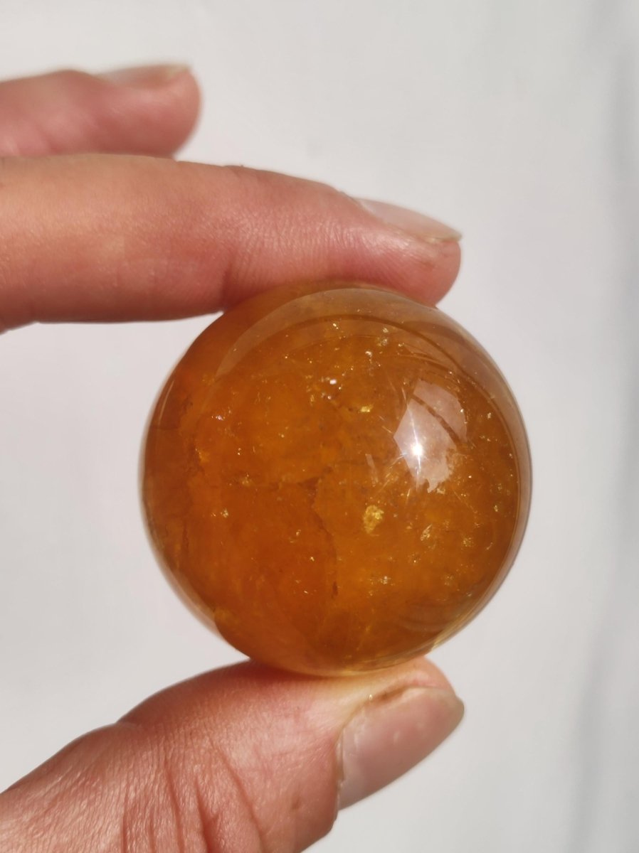 Mica Fluorit Gelb AAA Edelstein Kugel Deko Sphere Massage Kristall Sammler Meditation Heilstein Frau Mann Geschenk Er Sie Haus Wohn Energie - Art of Nature Berlin