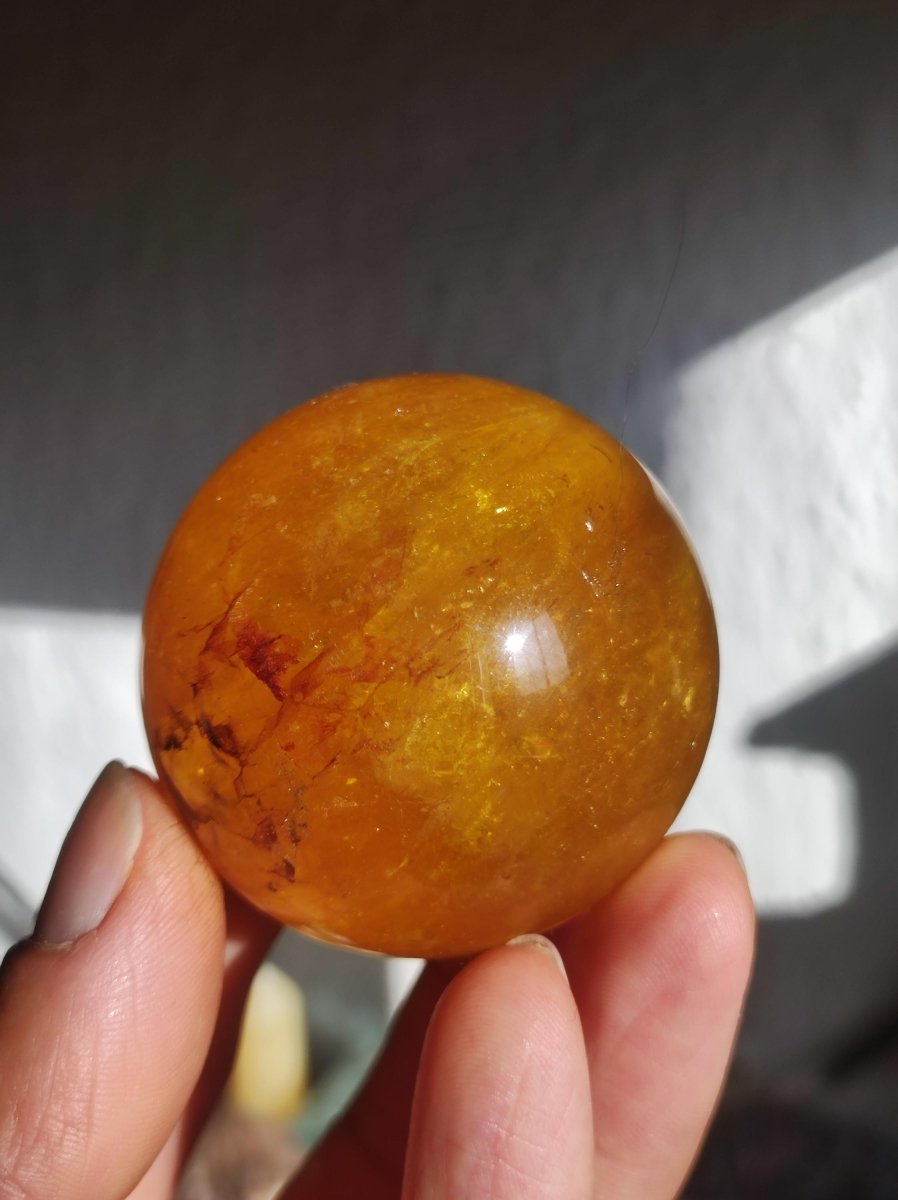 Mica Fluorit Gelb AAA Edelstein Kugel Deko Sphere Massage Kristall Sammler Meditation Heilstein Frau Mann Geschenk Er Sie Haus Wohn Energie - Art of Nature Berlin