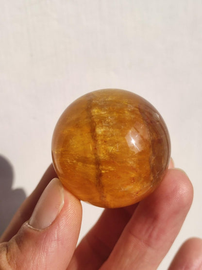 Mica Fluorit Gelb AAA Edelstein Kugel Deko Sphere Massage Kristall Sammler Meditation Heilstein Frau Mann Geschenk Er Sie Haus Wohn Energie - Art of Nature Berlin