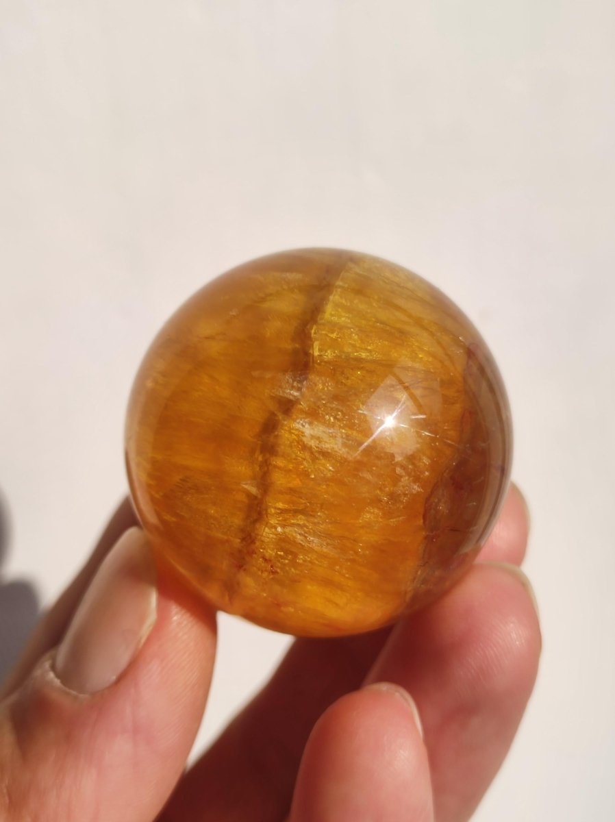 Mica Fluorit Gelb AAA Edelstein Kugel Deko Sphere Massage Kristall Sammler Meditation Heilstein Frau Mann Geschenk Er Sie Haus Wohn Energie - Art of Nature Berlin