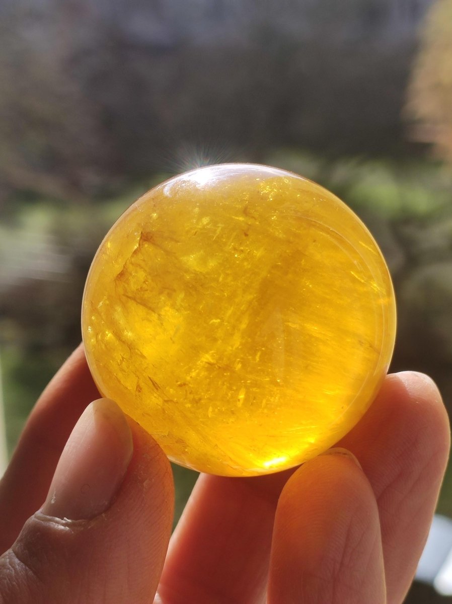 Mica Fluorit Gelb AAA Edelstein Kugel Deko Sphere Massage Kristall Sammler Meditation Heilstein Frau Mann Geschenk Er Sie Haus Wohn Energie - Art of Nature Berlin