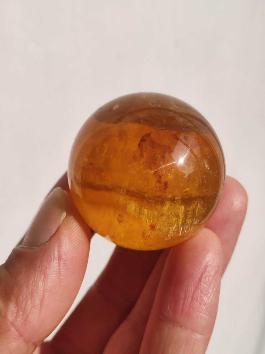 Mica Fluorit Gelb AAA Edelstein Kugel Deko Sphere Massage Kristall Sammler Meditation Heilstein Frau Mann Geschenk Er Sie Haus Wohn Energie - Art of Nature Berlin