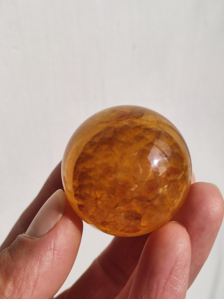 Mica Fluorit Gelb AAA Edelstein Kugel Deko Sphere Massage Kristall Sammler Meditation Heilstein Frau Mann Geschenk Er Sie Haus Wohn Energie - Art of Nature Berlin