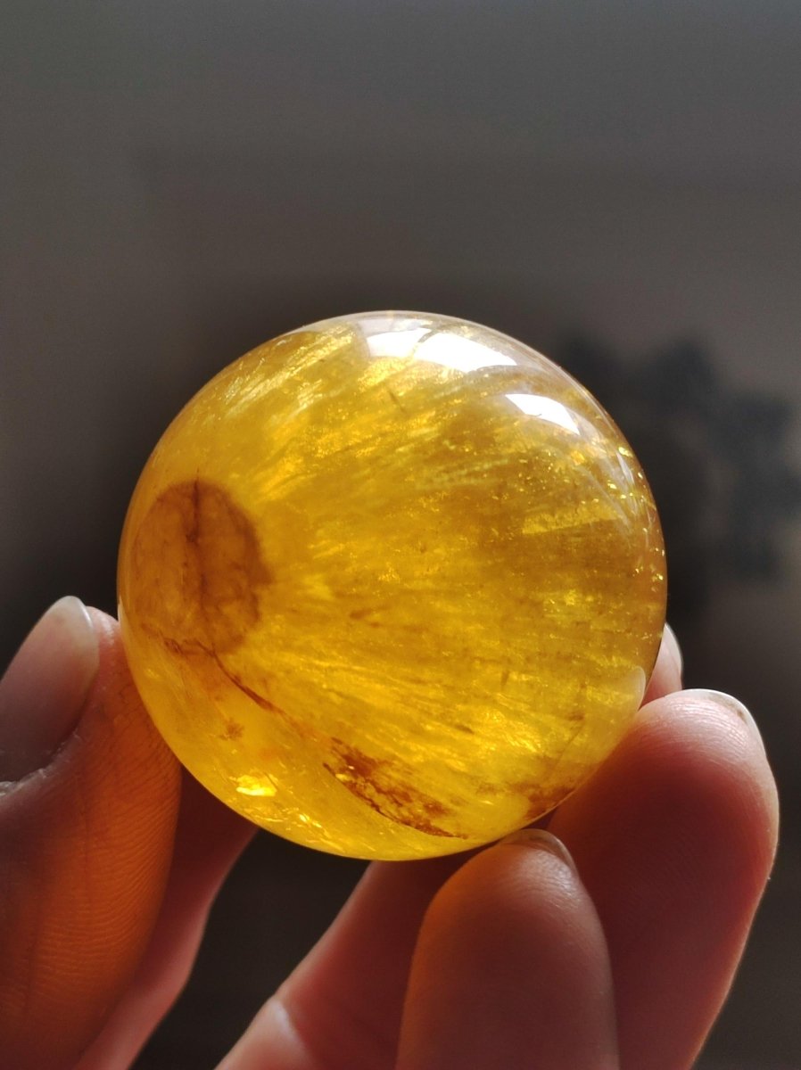 Mica Fluorit Gelb AAA Edelstein Kugel Deko Sphere Massage Kristall Sammler Meditation Heilstein Frau Mann Geschenk Er Sie Haus Wohn Energie - Art of Nature Berlin