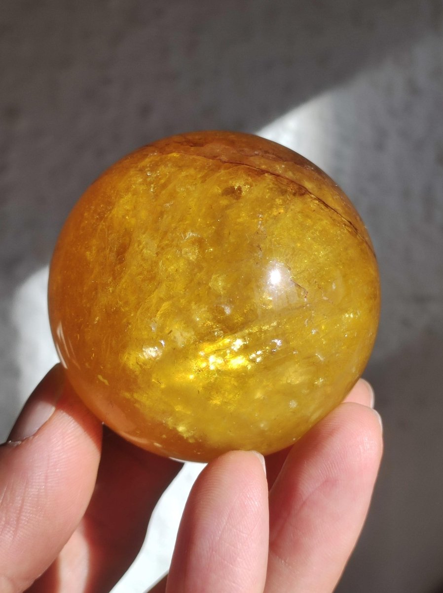 Mica Fluorit Gelb AAA Edelstein Kugel Deko Sphere Massage Kristall Sammler Meditation Heilstein Frau Mann Geschenk Er Sie Haus Wohn Energie - Art of Nature Berlin