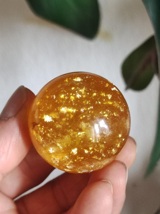Mica Fluorit Gelb AAA Edelstein Kugel Deko Sphere Massage Kristall Sammler Meditation Heilstein Frau Mann Geschenk Er Sie Haus Wohn Energie - Art of Nature Berlin