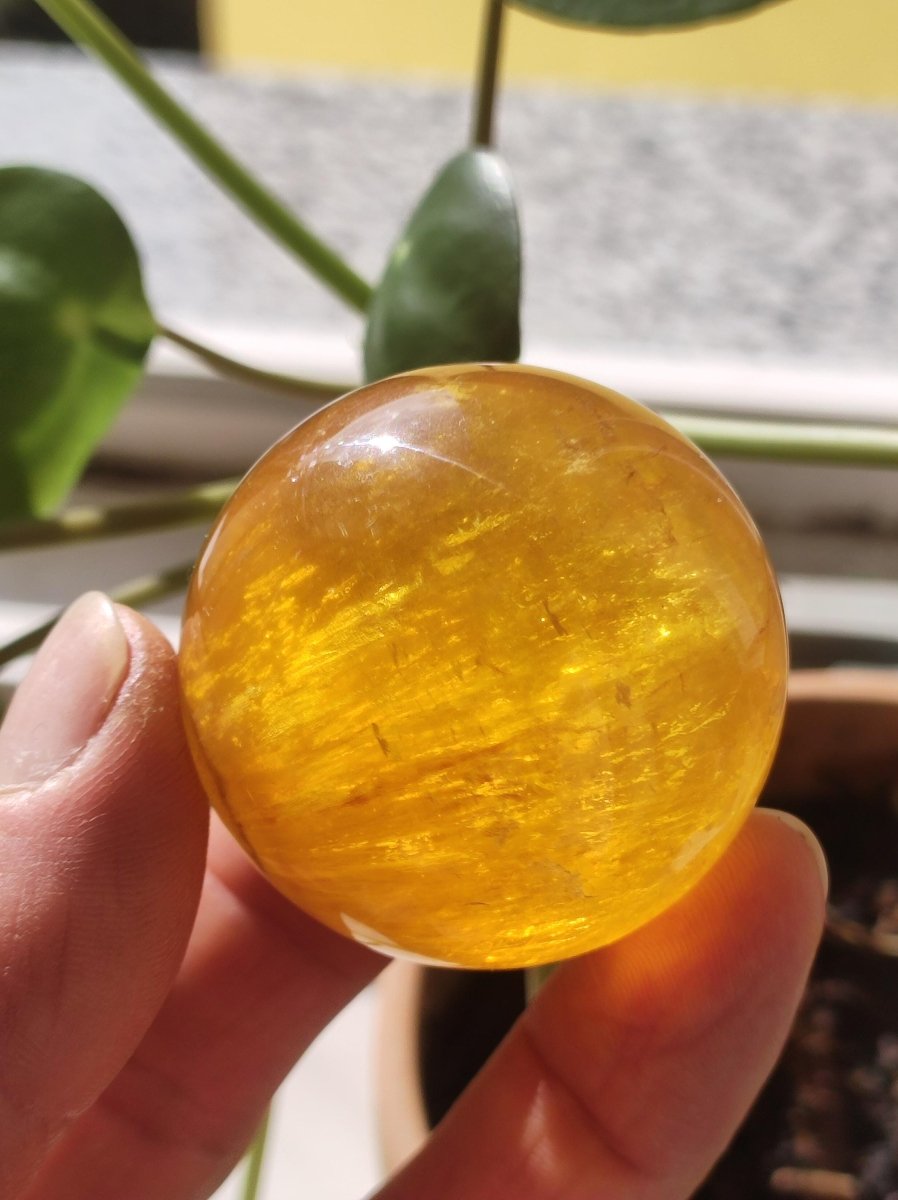 Mica Fluorit Gelb AAA Edelstein Kugel Deko Sphere Massage Kristall Sammler Meditation Heilstein Frau Mann Geschenk Er Sie Haus Wohn Energie - Art of Nature Berlin