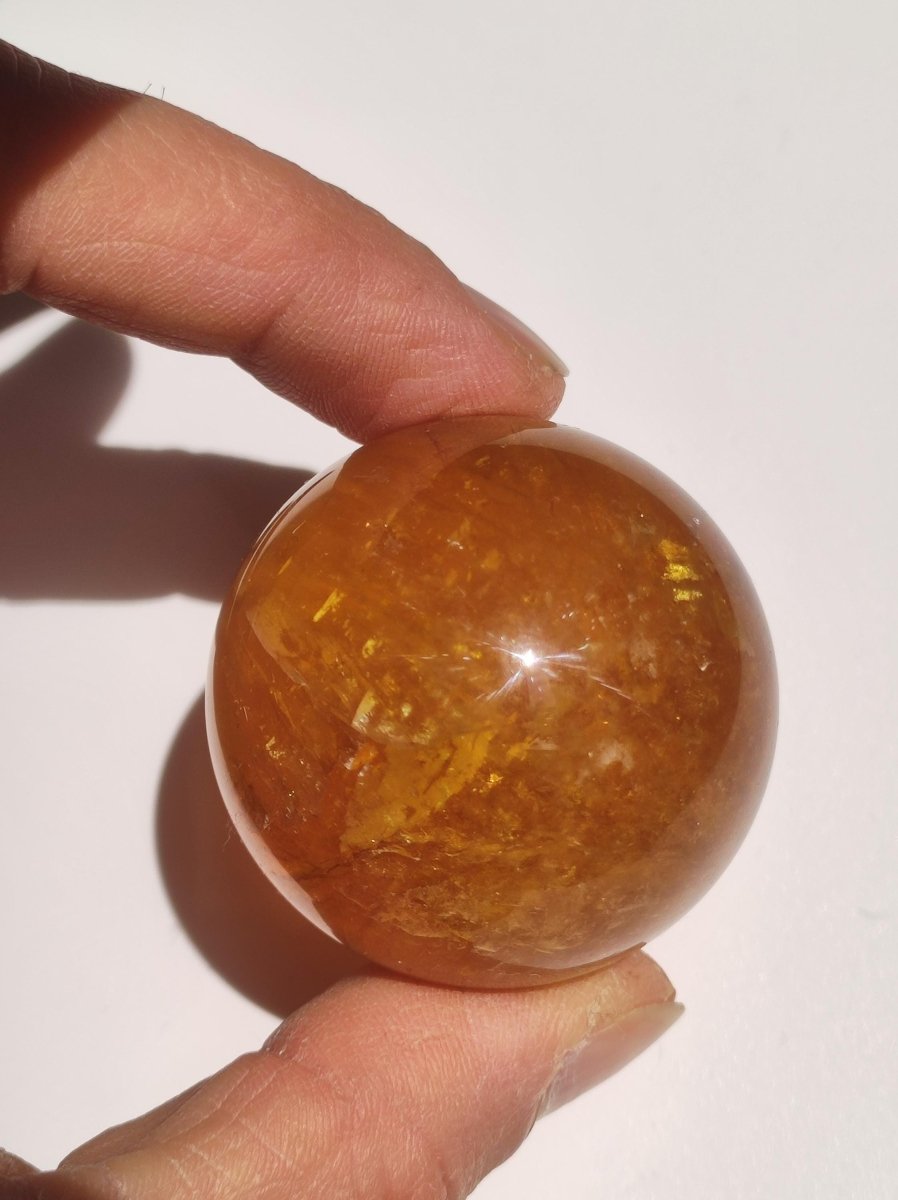 Mica Fluorit Gelb AAA Edelstein Kugel Deko Sphere Massage Kristall Sammler Meditation Heilstein Frau Mann Geschenk Er Sie Haus Wohn Energie - Art of Nature Berlin