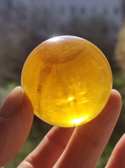 Mica Fluorit Gelb AAA Edelstein Kugel Deko Sphere Massage Kristall Sammler Meditation Heilstein Frau Mann Geschenk Er Sie Haus Wohn Energie - Art of Nature Berlin