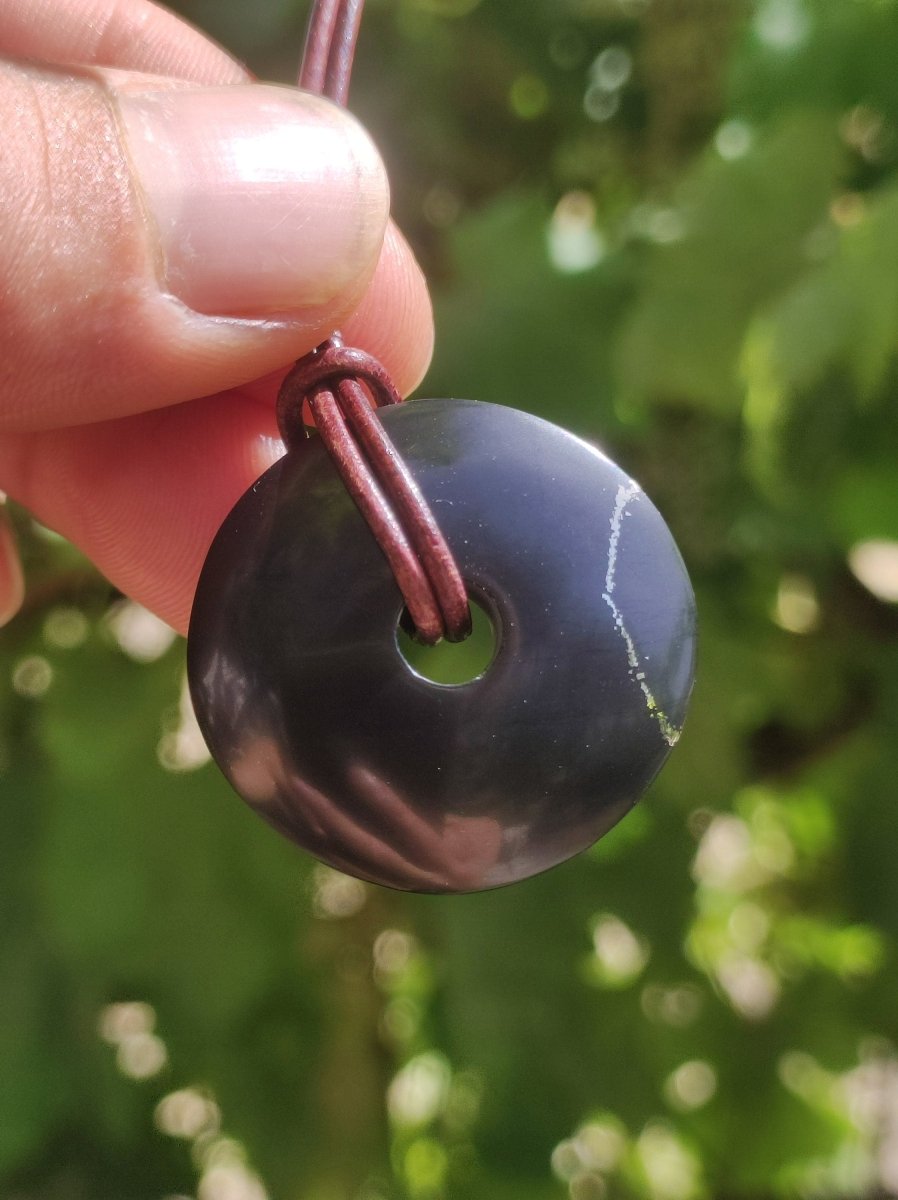 Midnight Lemurian Jade Black Schwarze Jade ~ Donut Edelstein Kette ~HIPPIE ~GOA ~Boho ~Tibet ~Ethno ~Nature ~Donut ~Schutzsymbol ~Heilstein - Art of Nature Berlin