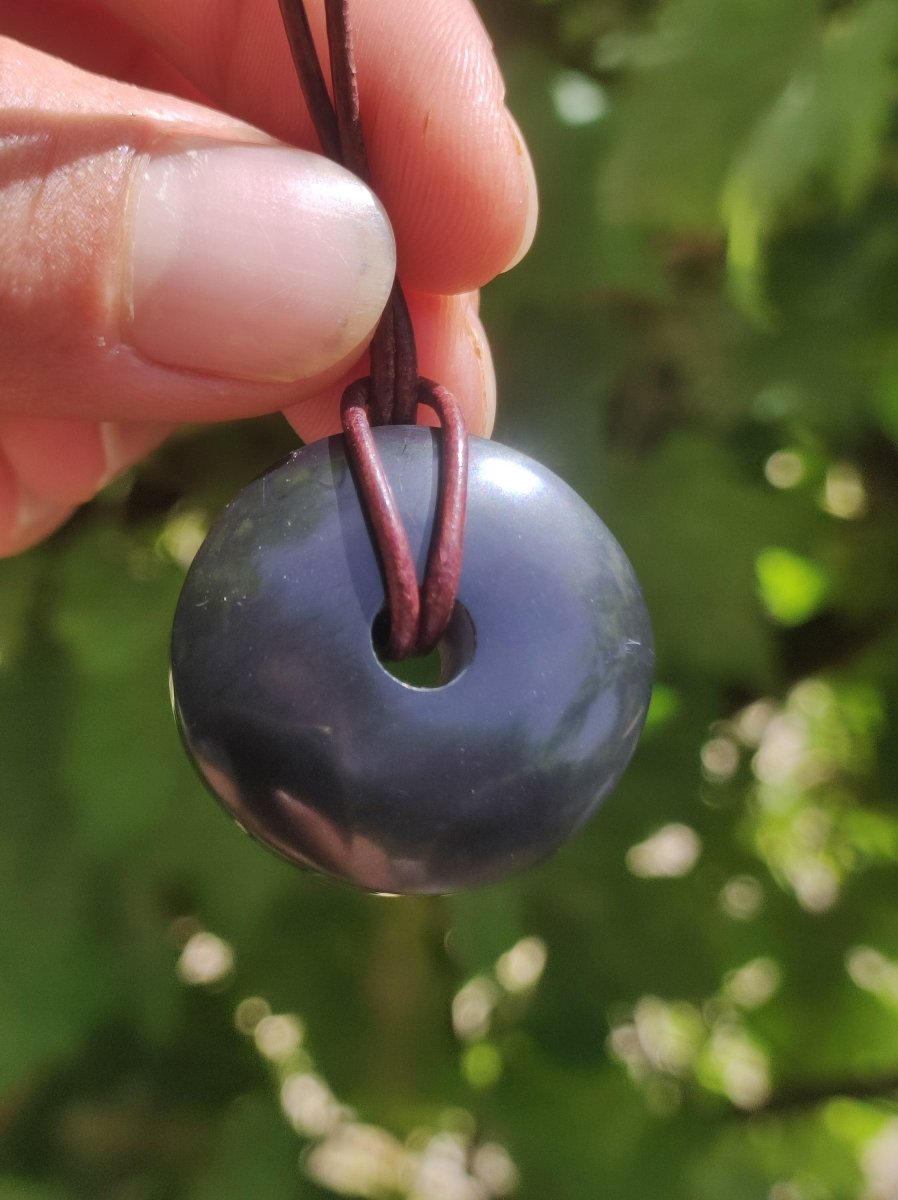 Midnight Lemurian Jade Black Schwarze Jade ~ Donut Edelstein Kette ~HIPPIE ~GOA ~Boho ~Tibet ~Ethno ~Nature ~Donut ~Schutzsymbol ~Heilstein - Art of Nature Berlin