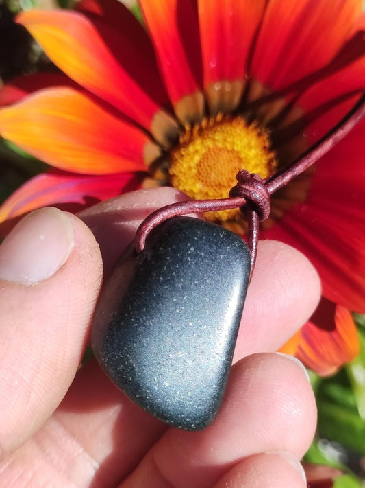 Midnight Lemurian Jade Black Schwarze Jade Edelstein Kette Heilstein Natur Rarität Mann Frau Geschenk Er Sie Freundin Energie Kraft Ruhe - Art of Nature Berlin