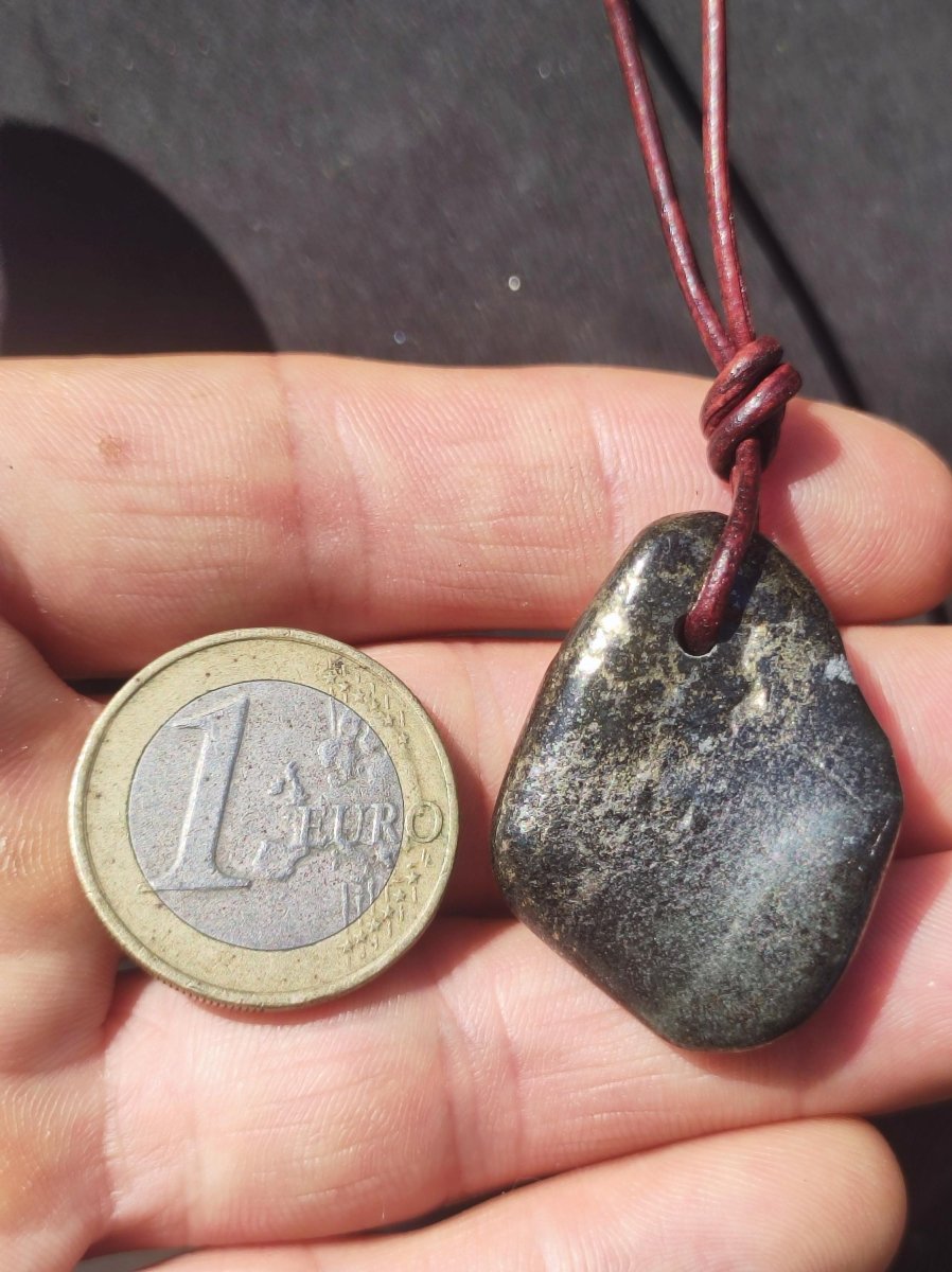 Midnight Lemurian Jade Black Schwarze Jade Edelstein Kette Heilstein Natur Rarität Mann Frau Geschenk Er Sie Freundin Energie Kraft Ruhe - Art of Nature Berlin