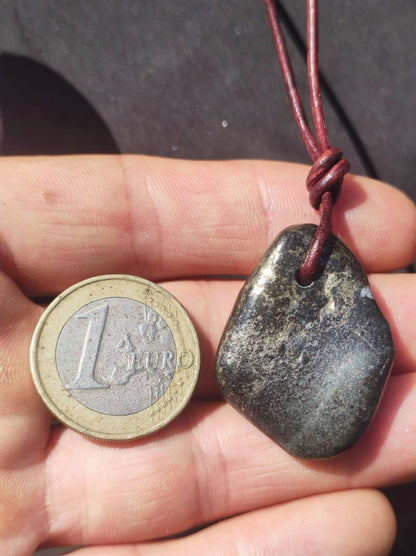 Midnight Lemurian Jade Black Schwarze Jade Edelstein Kette Heilstein Natur Rarität Mann Frau Geschenk Er Sie Freundin Energie Kraft Ruhe - Art of Nature Berlin