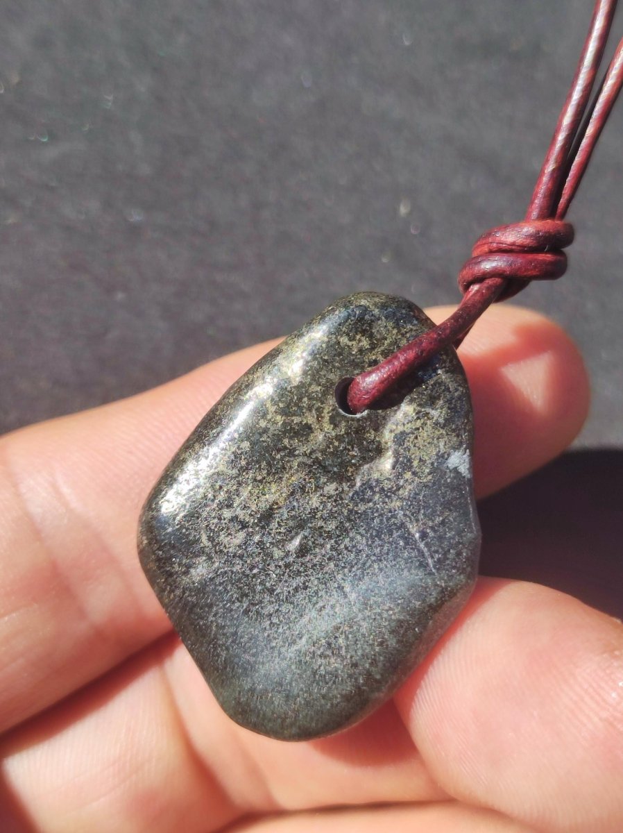 Midnight Lemurian Jade Black Schwarze Jade Edelstein Kette Heilstein Natur Rarität Mann Frau Geschenk Er Sie Freundin Energie Kraft Ruhe - Art of Nature Berlin