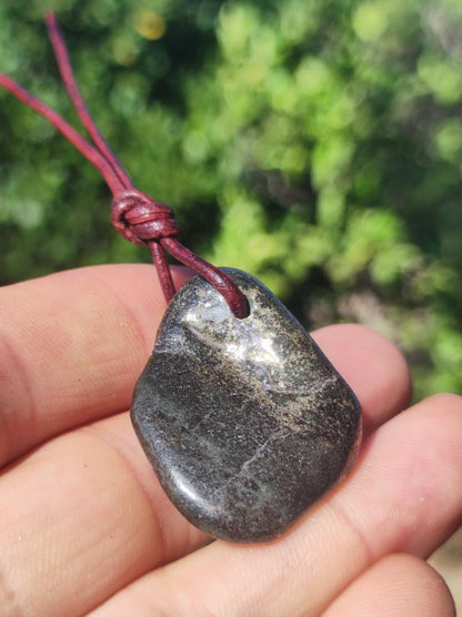 Midnight Lemurian Jade Black Schwarze Jade Edelstein Kette Heilstein Natur Rarität Mann Frau Geschenk Er Sie Freundin Energie Kraft Ruhe - Art of Nature Berlin