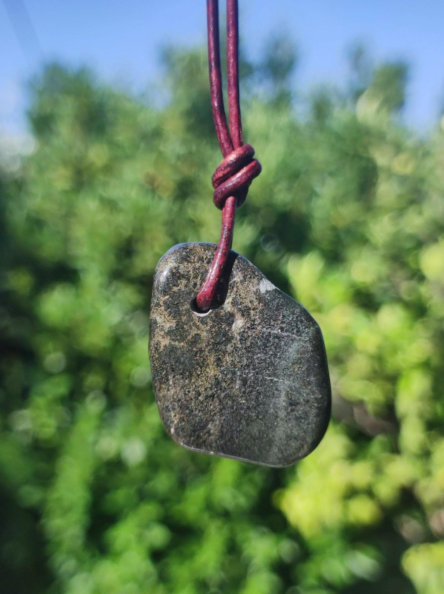 Midnight Lemurian Jade Black Schwarze Jade Edelstein Kette Heilstein Natur Rarität Mann Frau Geschenk Er Sie Freundin Energie Kraft Ruhe - Art of Nature Berlin