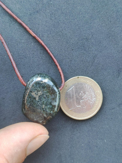 Midnight Lemurian Jade Black Schwarze Jade Edelstein Kette Heilstein Natur Rarität Mann Frau Geschenk Er Sie Freundin Energie Kraft Ruhe - Art of Nature Berlin