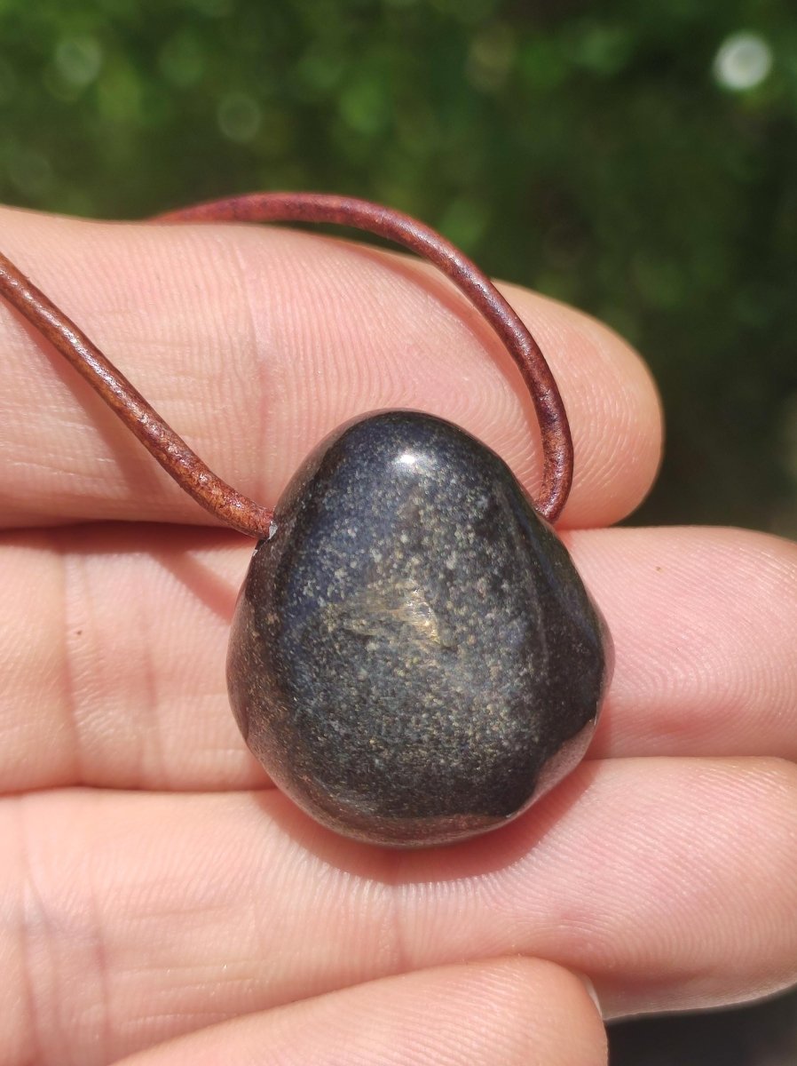 Midnight Lemurian Jade Black Schwarze Jade Edelstein Kette Heilstein Natur Rarität Mann Frau Geschenk Er Sie Freundin Energie Kraft Ruhe - Art of Nature Berlin