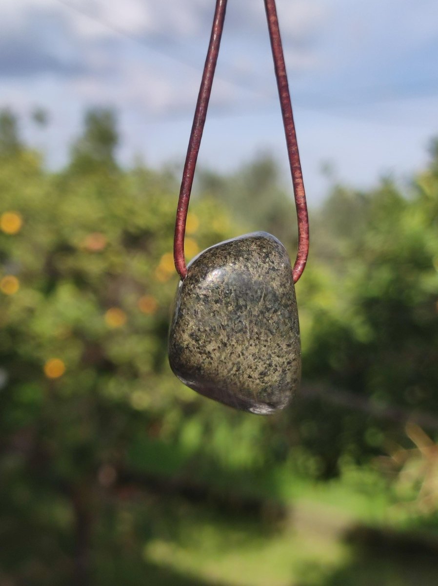 Midnight Lemurian Jade Black Schwarze Jade ~ Edelstein Kette ~HIPPIE ~GOA ~Boho ~Tibet ~Ethno ~Nature ~Donut ~Schutzsymbol ~Heilstein - Art of Nature Berlin