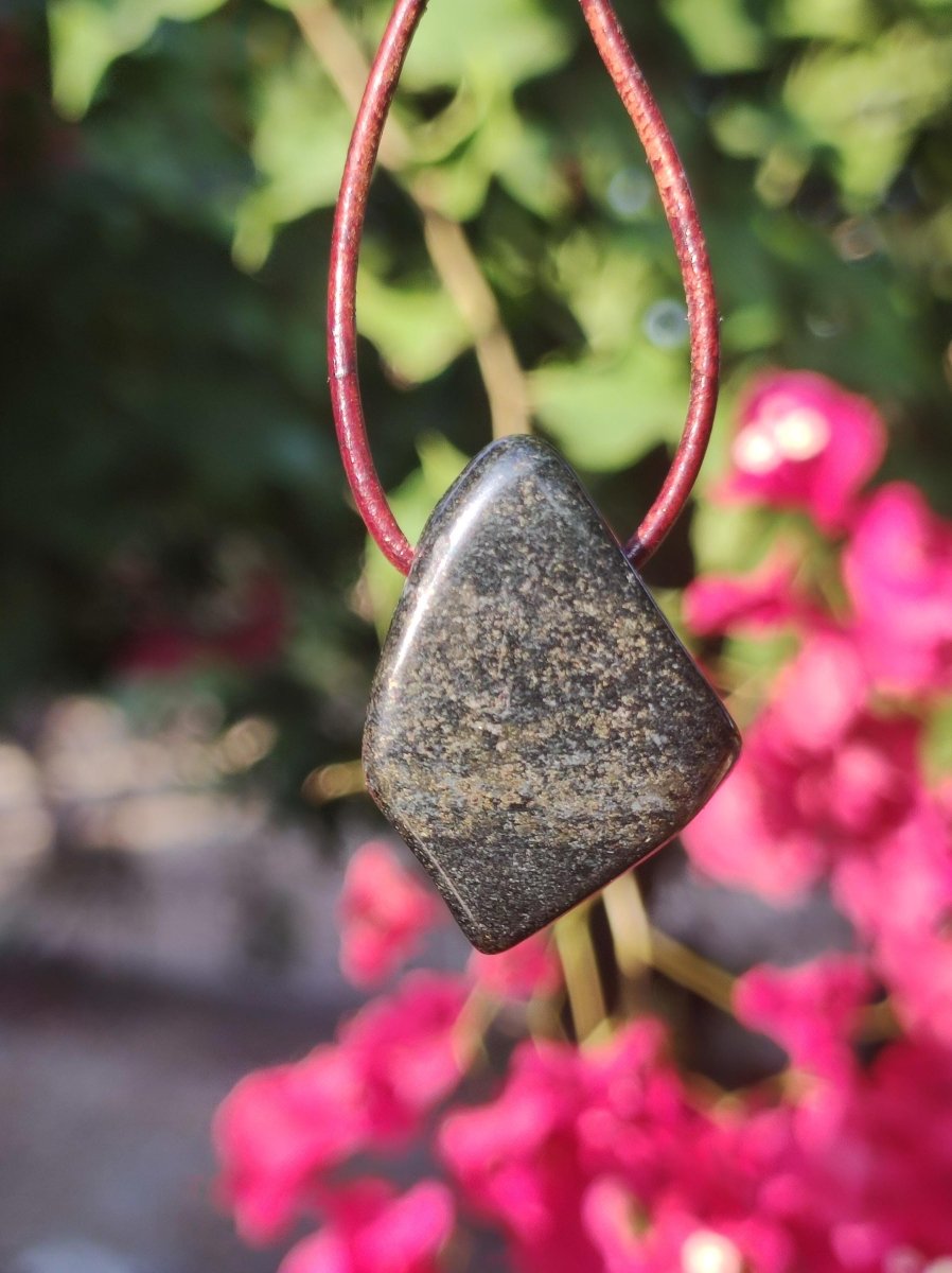 Midnight Lemurian Jade Black Schwarze Jade ~ Edelstein Kette ~HIPPIE ~GOA ~Boho ~Tibet ~Ethno ~Nature ~Donut ~Schutzsymbol ~Heilstein - Art of Nature Berlin