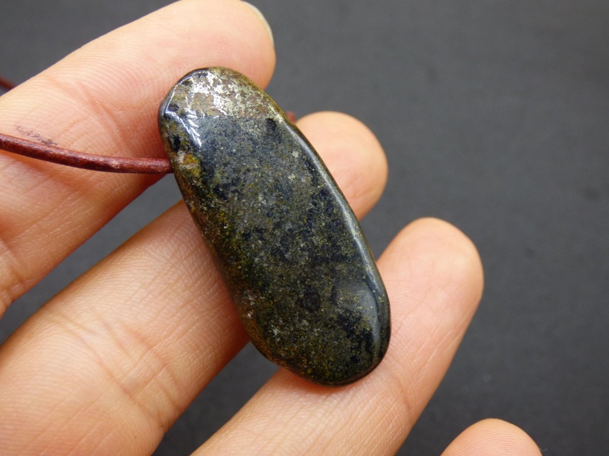 Midnight Lemurian Jade Black Schwarze Jade ~ Edelstein Kette ~HIPPIE ~GOA ~Boho ~Tibet ~Ethno ~Nature ~Donut ~Schutzsymbol ~Heilstein - Art of Nature Berlin