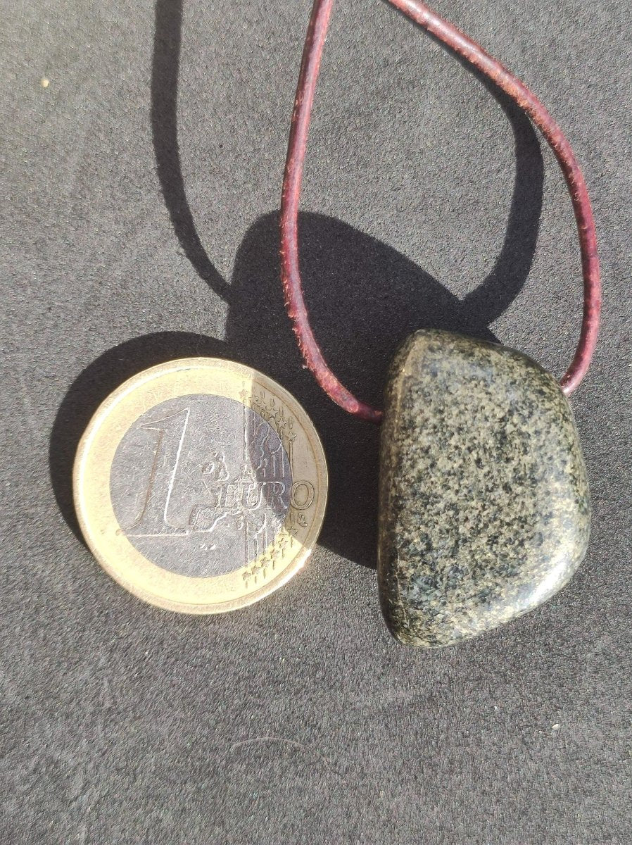 Midnight Lemurian Jade Black Schwarze Jade ~ Edelstein Kette ~HIPPIE ~GOA ~Boho ~Tibet ~Ethno ~Nature ~Donut ~Schutzsymbol ~Heilstein - Art of Nature Berlin