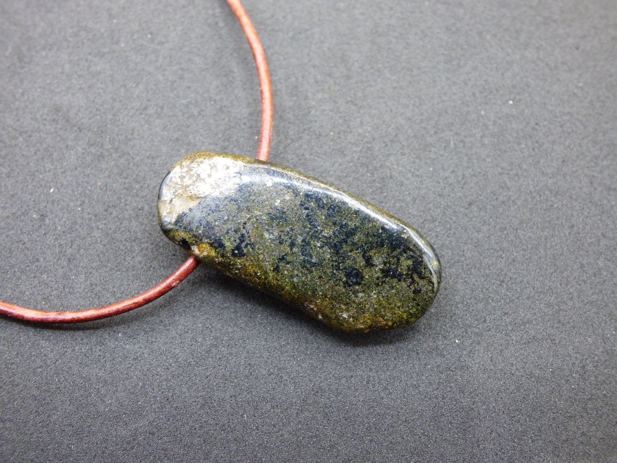 Midnight Lemurian Jade Black Schwarze Jade ~ Edelstein Kette ~HIPPIE ~GOA ~Boho ~Tibet ~Ethno ~Nature ~Donut ~Schutzsymbol ~Heilstein - Art of Nature Berlin