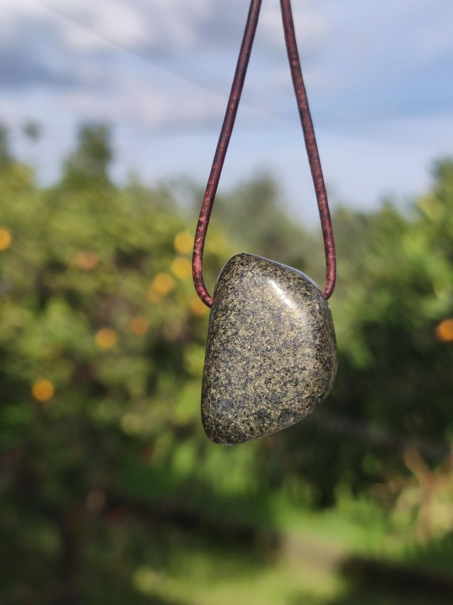 Midnight Lemurian Jade Black Schwarze Jade ~ Edelstein Kette ~HIPPIE ~GOA ~Boho ~Tibet ~Ethno ~Nature ~Donut ~Schutzsymbol ~Heilstein - Art of Nature Berlin
