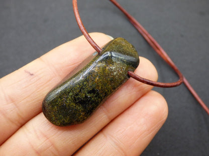 Midnight Lemurian Jade Black Schwarze Jade ~ Edelstein Kette ~HIPPIE ~GOA ~Boho ~Tibet ~Ethno ~Nature ~Donut ~Schutzsymbol ~Heilstein - Art of Nature Berlin