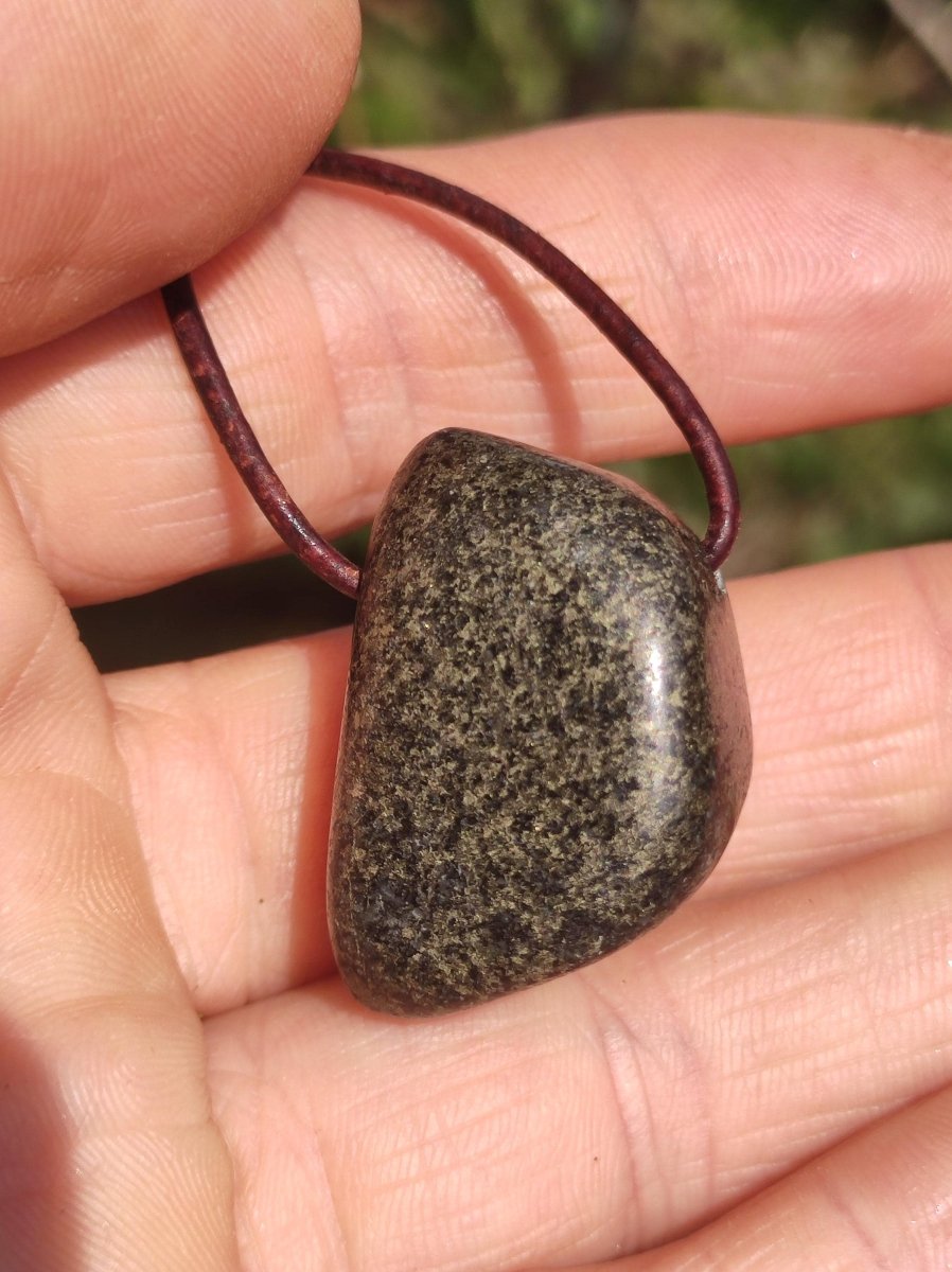 Midnight Lemurian Jade Black Schwarze Jade ~ Edelstein Kette ~HIPPIE ~GOA ~Boho ~Tibet ~Ethno ~Nature ~Donut ~Schutzsymbol ~Heilstein - Art of Nature Berlin