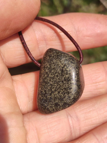 Midnight Lemurian Jade Black Schwarze Jade ~ Edelstein Kette ~HIPPIE ~GOA ~Boho ~Tibet ~Ethno ~Nature ~Donut ~Schutzsymbol ~Heilstein - Art of Nature Berlin