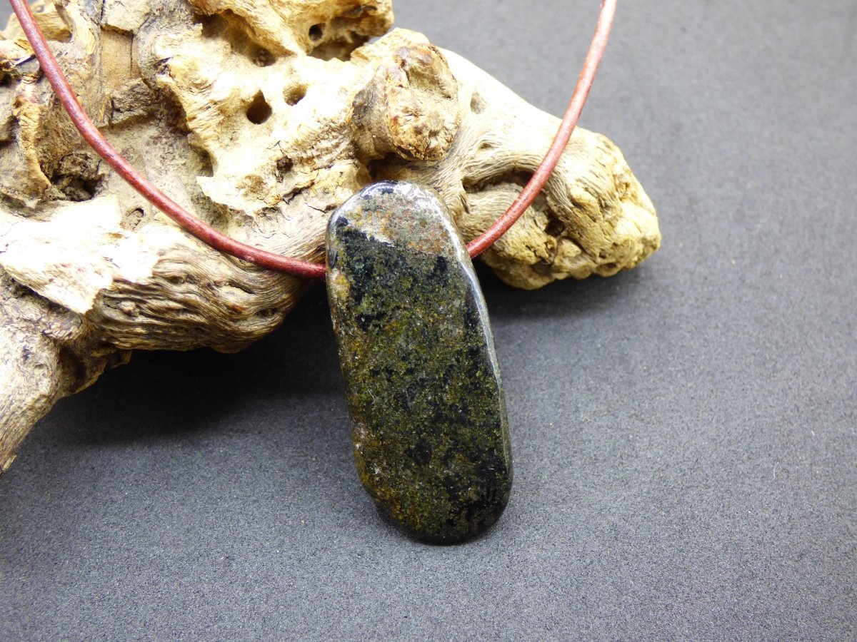 Midnight Lemurian Jade Black Schwarze Jade ~ Edelstein Kette ~HIPPIE ~GOA ~Boho ~Tibet ~Ethno ~Nature ~Donut ~Schutzsymbol ~Heilstein - Art of Nature Berlin