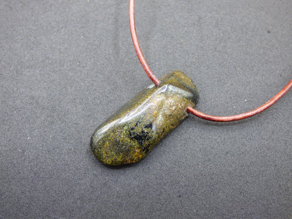 Midnight Lemurian Jade Black Schwarze Jade ~ Edelstein Kette ~HIPPIE ~GOA ~Boho ~Tibet ~Ethno ~Nature ~Donut ~Schutzsymbol ~Heilstein - Art of Nature Berlin