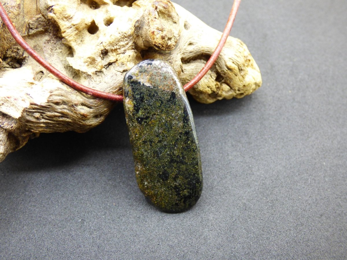Midnight Lemurian Jade Black Schwarze Jade ~ Edelstein Kette ~HIPPIE ~GOA ~Boho ~Tibet ~Ethno ~Nature ~Donut ~Schutzsymbol ~Heilstein - Art of Nature Berlin
