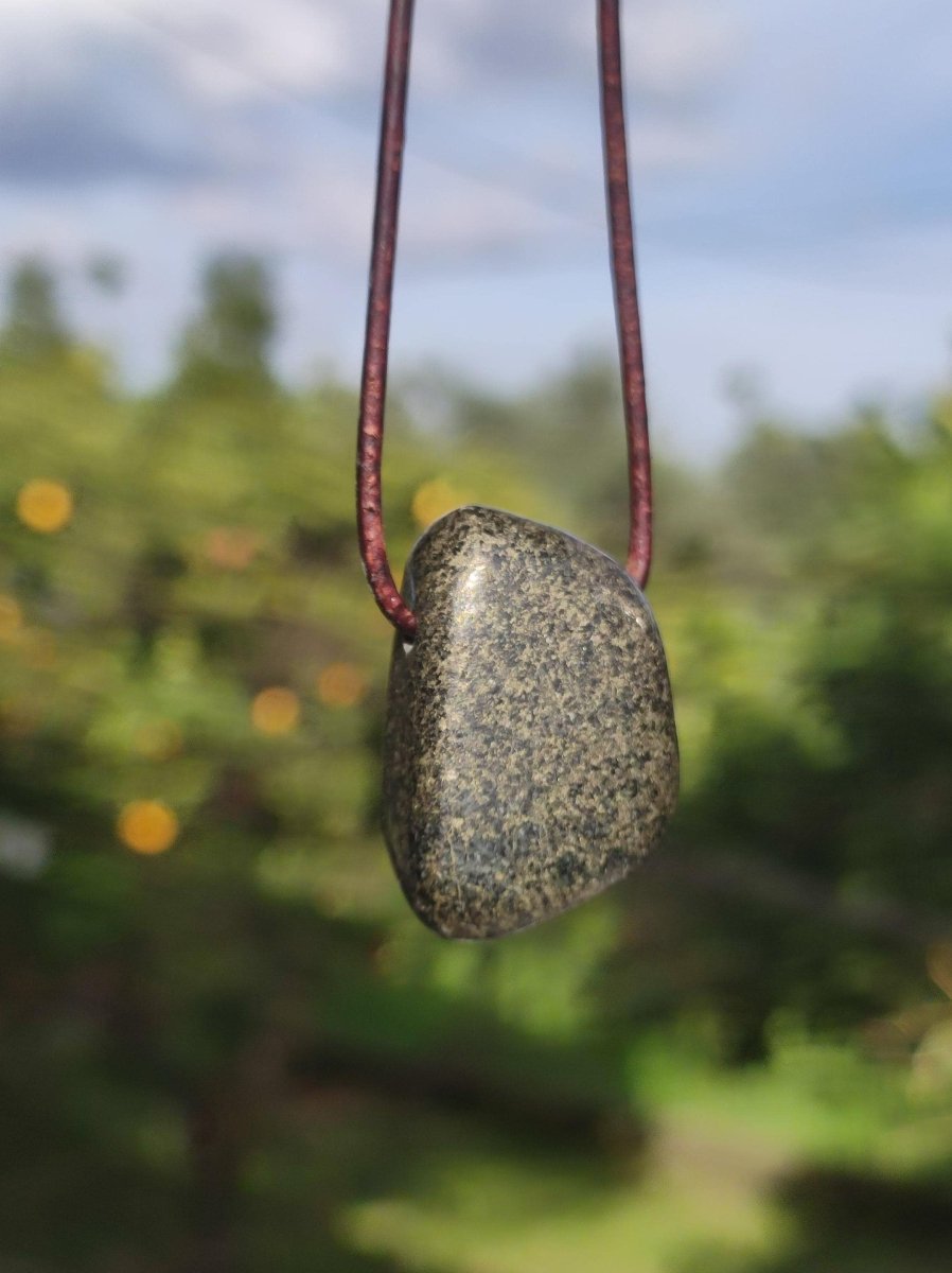 Midnight Lemurian Jade Black Schwarze Jade ~ Edelstein Kette ~HIPPIE ~GOA ~Boho ~Tibet ~Ethno ~Nature ~Donut ~Schutzsymbol ~Heilstein - Art of Nature Berlin