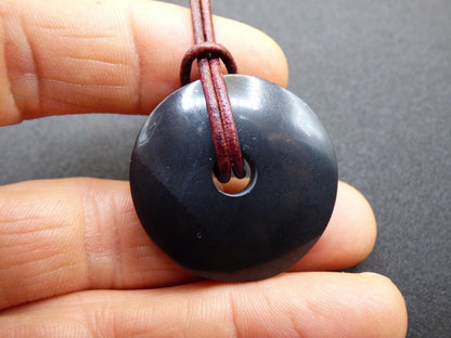 Midnight Lemurian Jade Black / Schwarze Jade + Pyrit Einschlüsse Donut Edelstein Kette Heilstein Kristall Boho Tibet Ethno Mann Frau Er Sie - Art of Nature Berlin