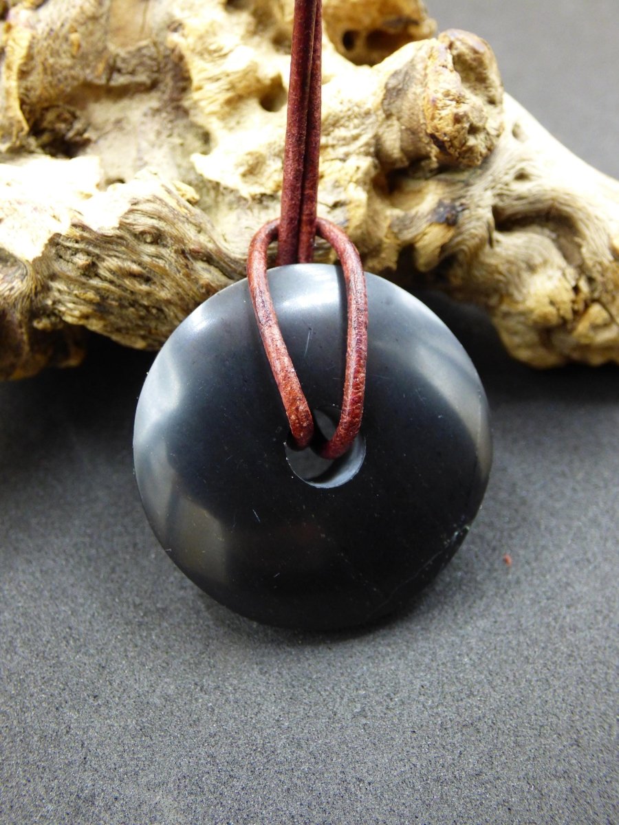 Midnight Lemurian Jade Black / Schwarze Jade + Pyrit Einschlüsse Donut Edelstein Kette Heilstein Kristall Boho Tibet Ethno Mann Frau Er Sie - Art of Nature Berlin