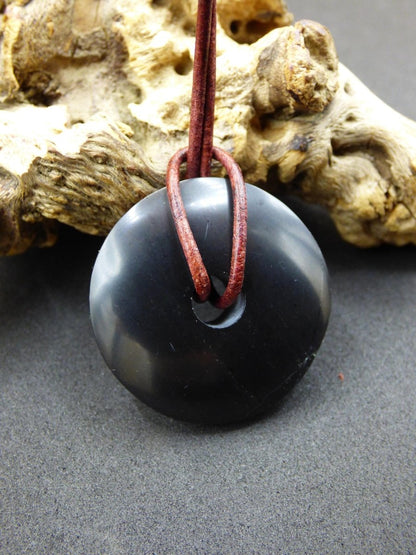 Midnight Lemurian Jade Black / Schwarze Jade + Pyrit Einschlüsse Donut Edelstein Kette Heilstein Kristall Boho Tibet Ethno Mann Frau Er Sie - Art of Nature Berlin