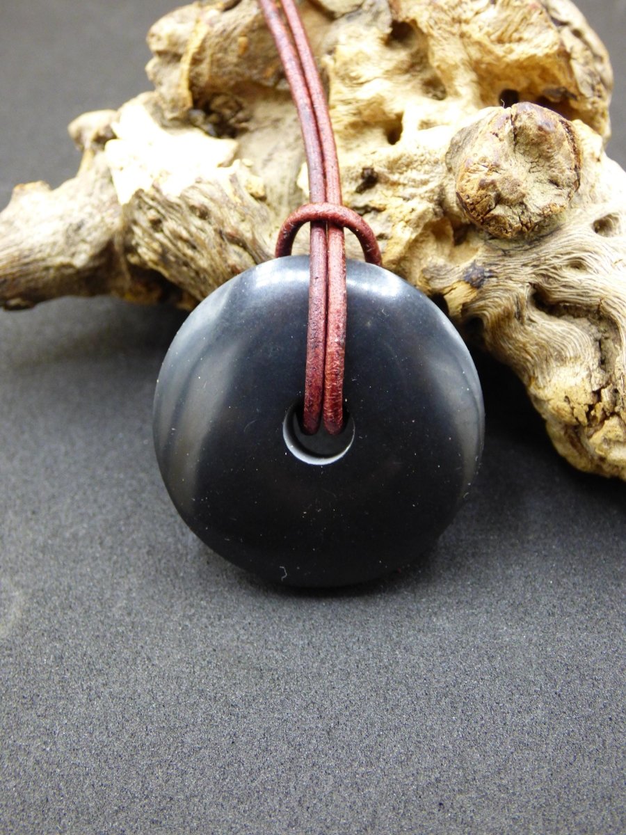 Midnight Lemurian Jade Black / Schwarze Jade + Pyrit Einschlüsse Donut Edelstein Kette Heilstein Kristall Boho Tibet Ethno Mann Frau Er Sie - Art of Nature Berlin