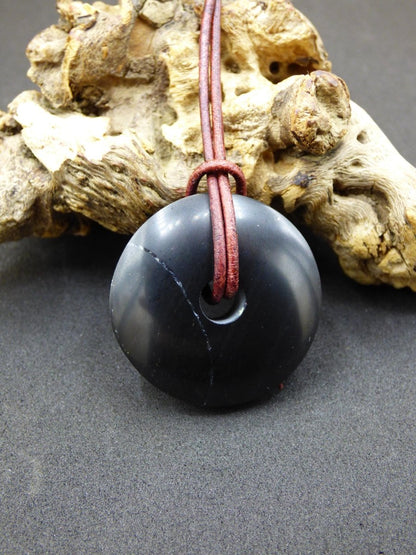 Midnight Lemurian Jade Black / Schwarze Jade + Pyrit Einschlüsse Donut Edelstein Kette Heilstein Kristall Boho Tibet Ethno Mann Frau Er Sie - Art of Nature Berlin
