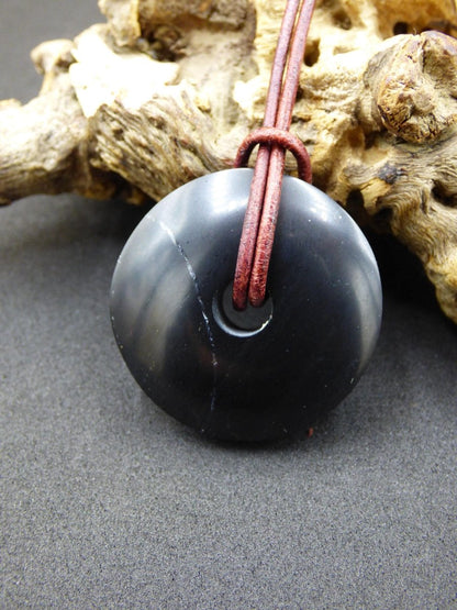 Midnight Lemurian Jade Black / Schwarze Jade + Pyrit Einschlüsse Donut Edelstein Kette Heilstein Kristall Boho Tibet Ethno Mann Frau Er Sie - Art of Nature Berlin
