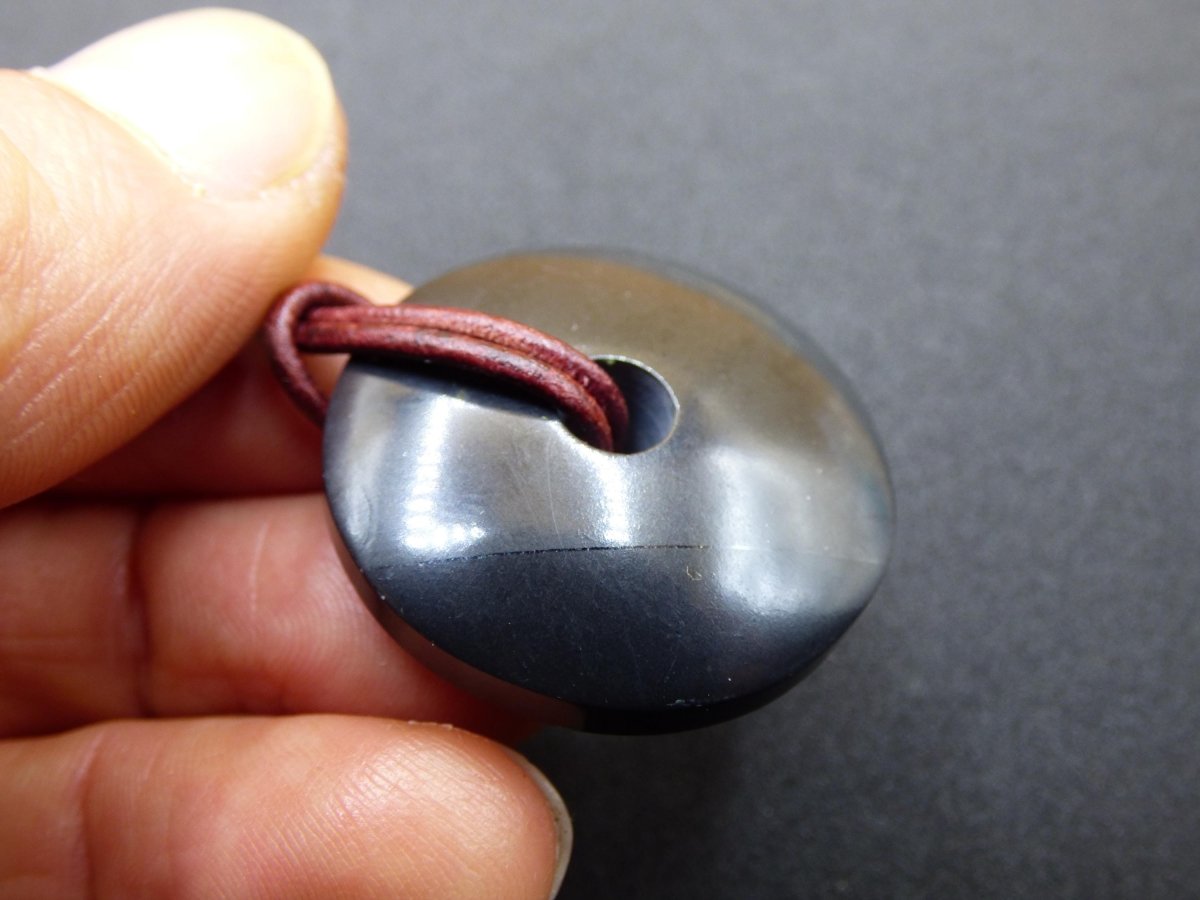 Midnight Lemurian Jade Black / Schwarze Jade + Pyrit Einschlüsse Donut Edelstein Kette Heilstein Kristall Boho Tibet Ethno Mann Frau Er Sie - Art of Nature Berlin