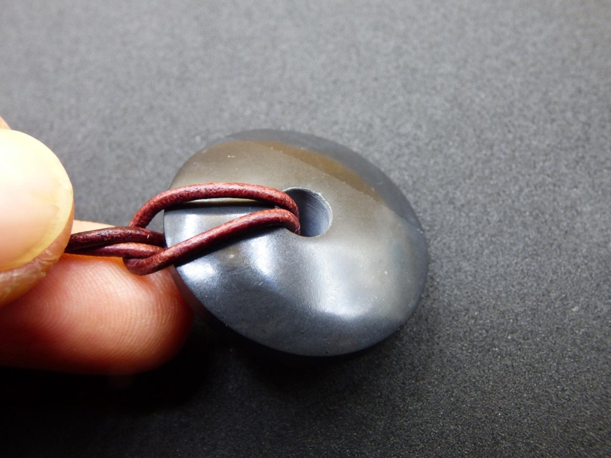 Midnight Lemurian Jade Black / Schwarze Jade + Pyrit Einschlüsse Donut Edelstein Kette Heilstein Kristall Boho Tibet Ethno Mann Frau Er Sie - Art of Nature Berlin