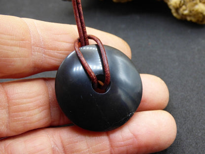 Midnight Lemurian Jade Black / Schwarze Jade + Pyrit Einschlüsse Donut Edelstein Kette Heilstein Kristall Boho Tibet Ethno Mann Frau Er Sie - Art of Nature Berlin