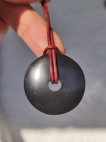 Midnight Lemurian Jade Black / Schwarze Jade + Pyrit Einschlüsse Donut Edelstein Kette Heilstein Kristall Boho Tibet Ethno Mann Frau Er Sie - Art of Nature Berlin