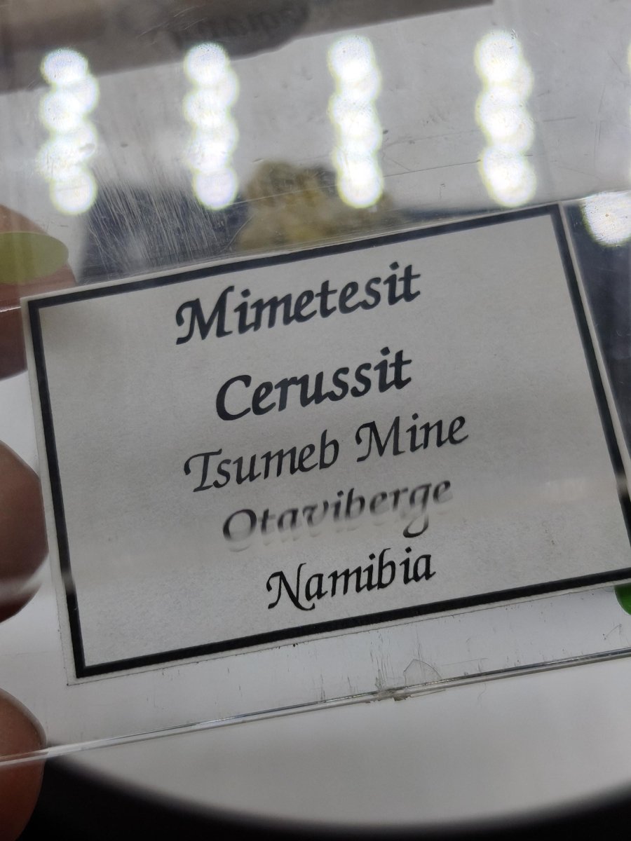 Mimetit mit Cerussit aus Tsumeb Namibia | Leuchtend gelbe Kristallstufe | Seltenes Sammlermineral Unikat Kristall Stufe - Art of Nature Berlin