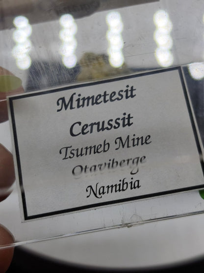 Mimetit mit Cerussit aus Tsumeb Namibia | Leuchtend gelbe Kristallstufe | Seltenes Sammlermineral Unikat Kristall Stufe - Art of Nature Berlin