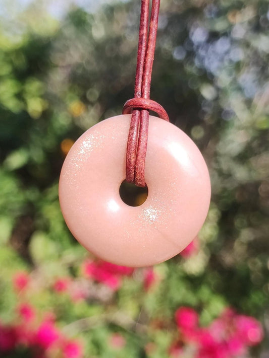Mondstein A rot - Donut Edelstein Kette HIPPIE GOA Boho Ethno Natur Donut Schutzsymbol Heilstein Sammler Unikat Mann Frau Er Sie Geschenk - Art of Nature Berlin